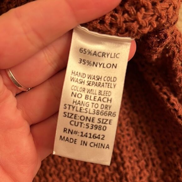 Fabrik Maroon Sweater Top O/S - Picture 3 of 3